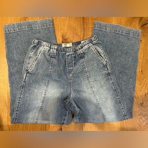 Women’s Light Blue Elastic Waist Denim Jeans